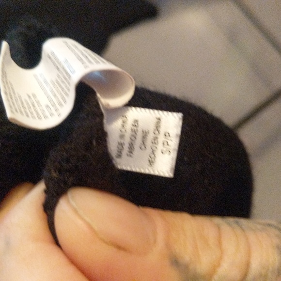 Seven Sisters V-Neck Sweater - Picture 3 of 3